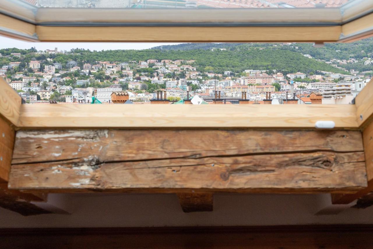Svevo, Rustico Centrale Con Parcheggio A Триест Экстерьер фото